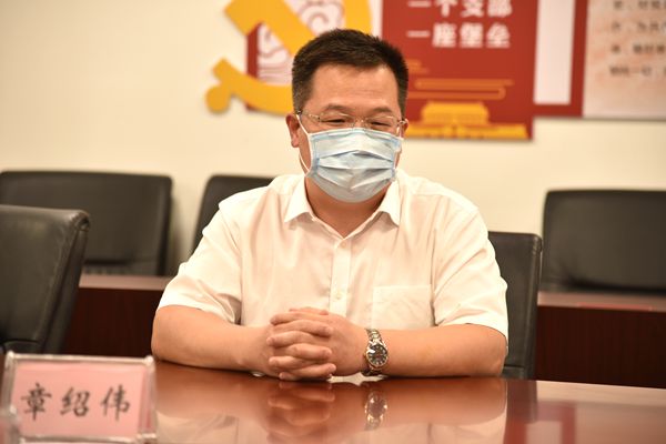 章绍伟到阜阳市五院慰问抗疫一线工作者